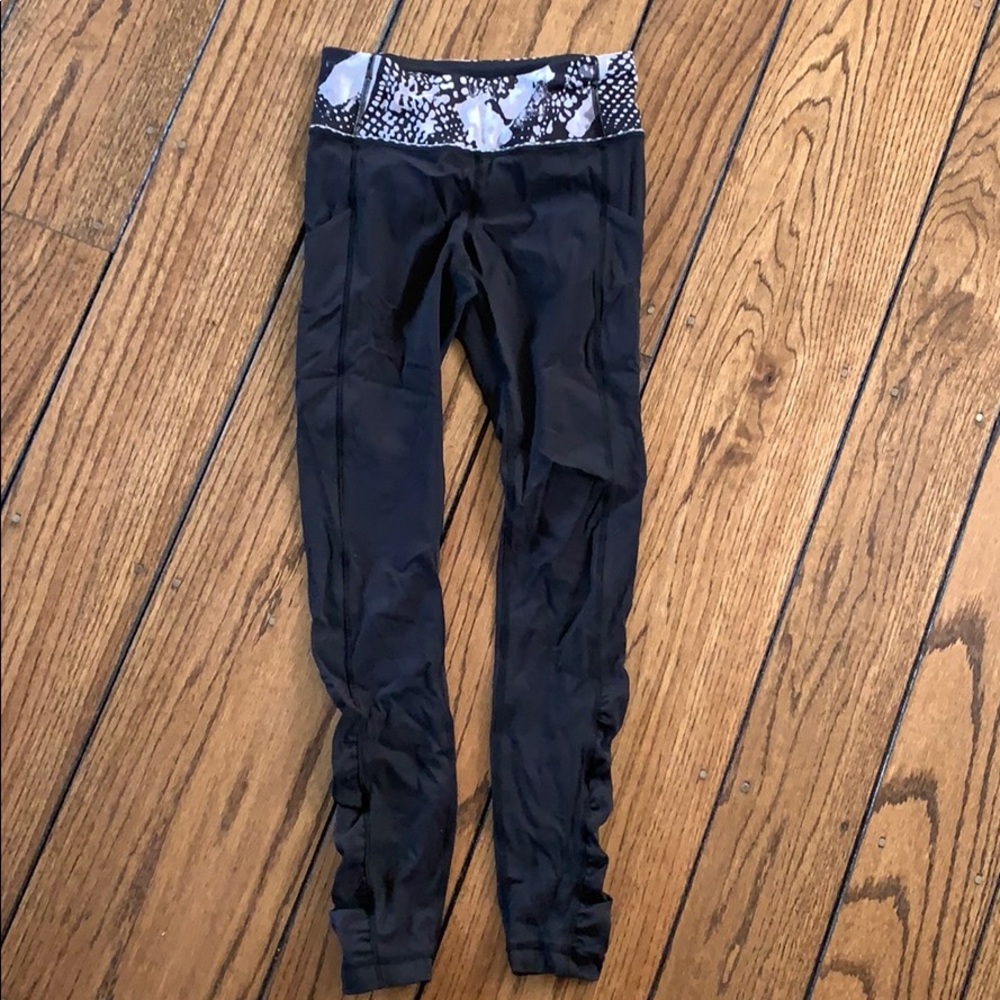 Size 4 lululemon leggings in luxtreme fabric